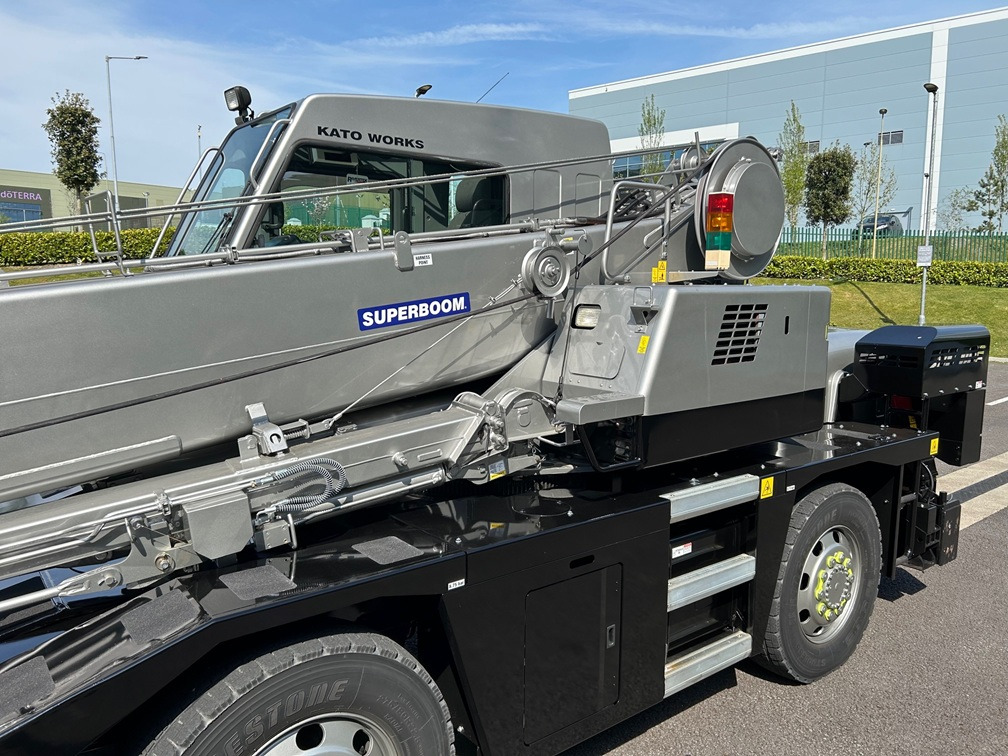 Autogrúa KATO 13 Ton City Crane - Only 17,000Kms from New: foto 8