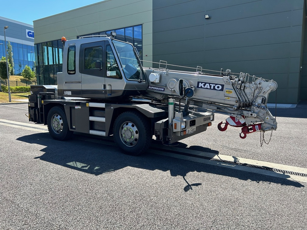 KATO 13 Ton City Crane with Only 6,822kms and 1,362 hours from New - Grúa todo terreno: foto 3 KATO 13 Ton City Crane with Only 6,822kms and 1,362 hours from New - Grúa todo terreno: foto 3