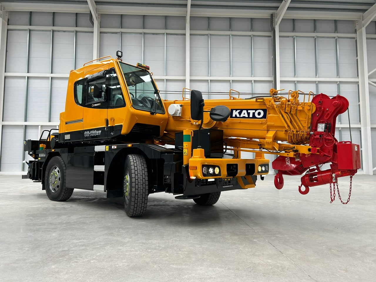 KATO CR-130Rv - 13 Ton City Crane with Joystick Control - Autogrúa: foto 1 KATO CR-130Rv - 13 Ton City Crane with Joystick Control - Autogrúa: foto 1