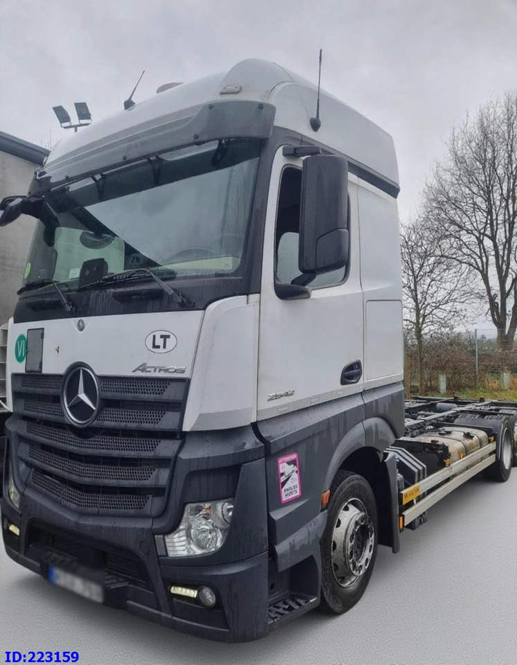 MERCEDES-BENZ Actros 2542 BDF 6x2 Euro6 - Camión chasis: foto 2 MERCEDES-BENZ Actros 2542 BDF 6x2 Euro6 - Camión chasis: foto 2