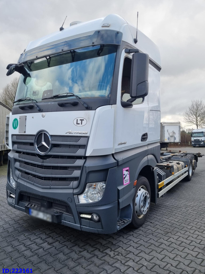 MERCEDES-BENZ Actros 2542 BDF 6x2 Euro6 - Camión chasis: foto 1 MERCEDES-BENZ Actros 2542 BDF 6x2 Euro6 - Camión chasis: foto 1