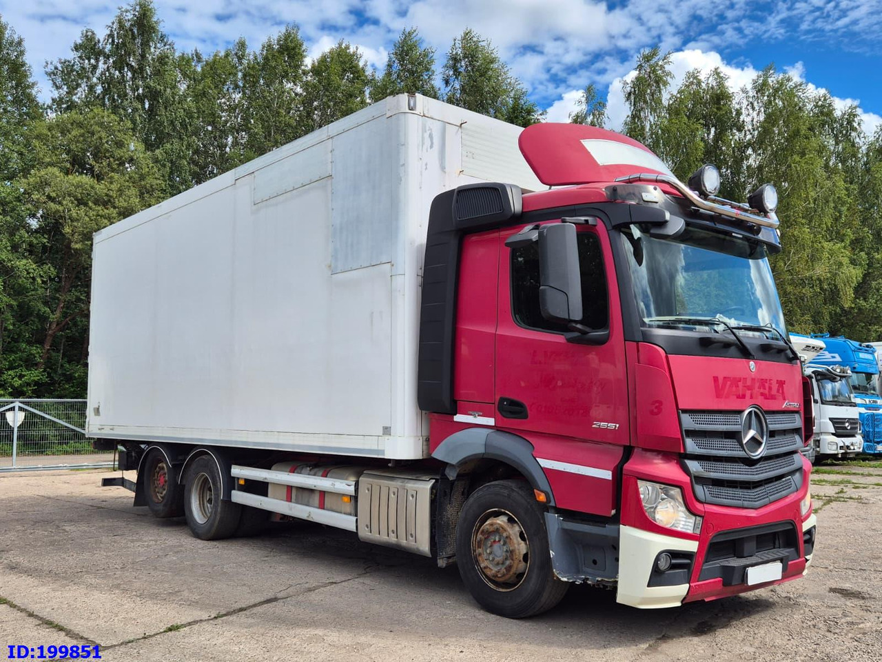 MERCEDES-BENZ Actros 2551 6x2 Euro5 - Camión caja cerrada: foto 4 MERCEDES-BENZ Actros 2551 6x2 Euro5 - Camión caja cerrada: foto 4