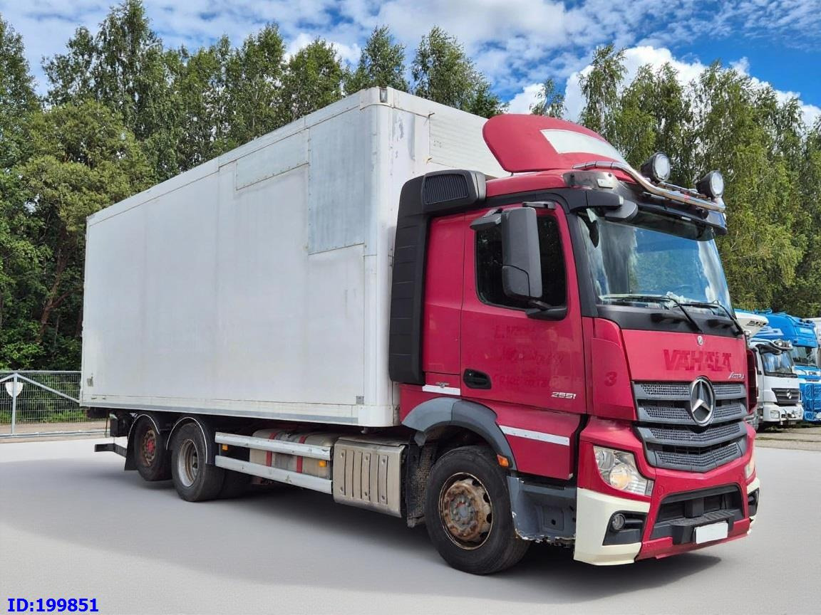 MERCEDES-BENZ Actros 2551 6x2 Euro5 - Camión caja cerrada: foto 2 MERCEDES-BENZ Actros 2551 6x2 Euro5 - Camión caja cerrada: foto 2