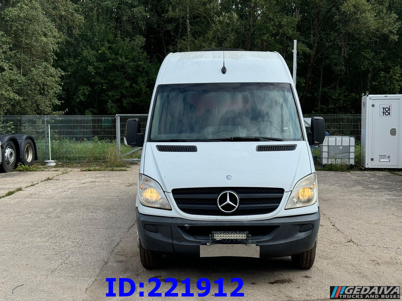 MERCEDES-BENZ Sprinter 518 VIP 17-Place - Autocar: foto 2 MERCEDES-BENZ Sprinter 518 VIP 17-Place - Autocar: foto 2