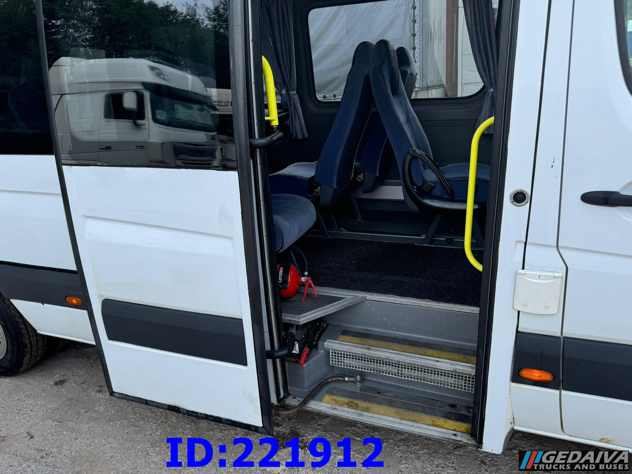 MERCEDES-BENZ Sprinter 518 VIP 17-Place - Autocar: foto 5 MERCEDES-BENZ Sprinter 518 VIP 17-Place - Autocar: foto 5
