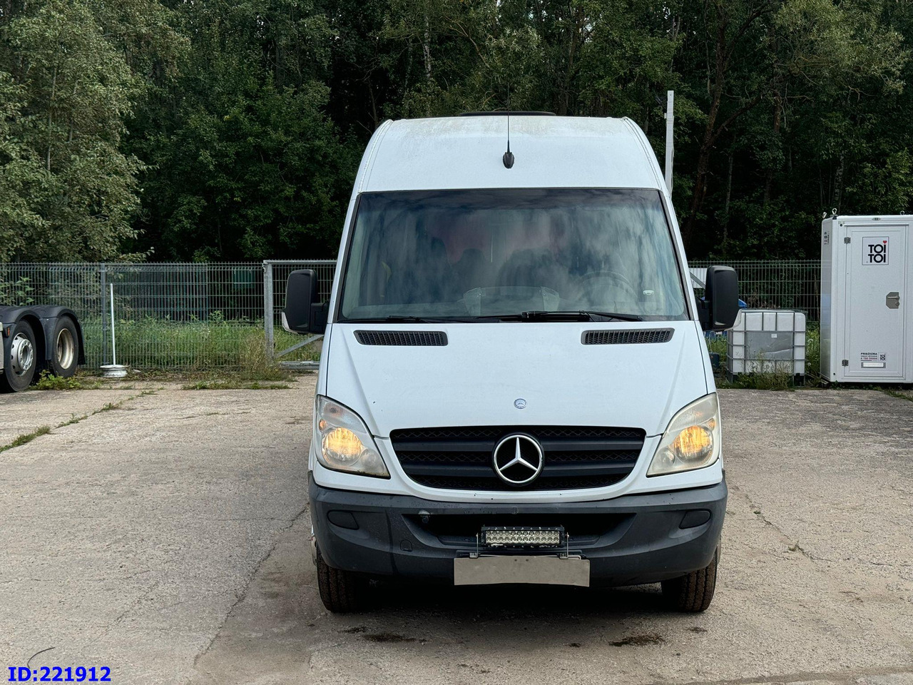 MERCEDES-BENZ Sprinter 518 VIP 17-Place - Autocar: foto 2 MERCEDES-BENZ Sprinter 518 VIP 17-Place - Autocar: foto 2