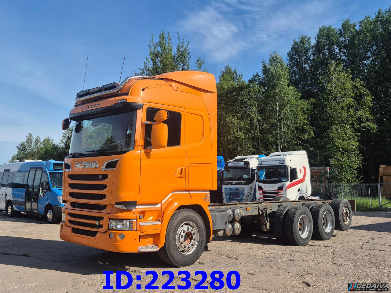 SCANIA R580 V8 8X4 Retarder (Steering axle) - Camión chasis: foto 1 SCANIA R580 V8 8X4 Retarder (Steering axle) - Camión chasis: foto 1