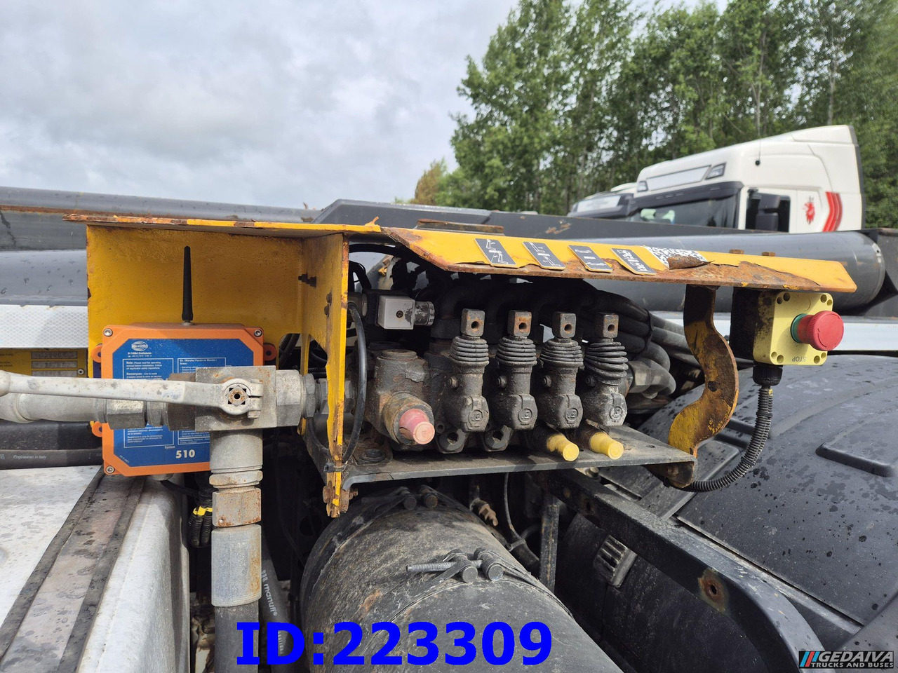Camión multibasculante VOLVO FH13 540HP 8x2  Hook lift (2axles steering - 2 axles lifting): foto 8