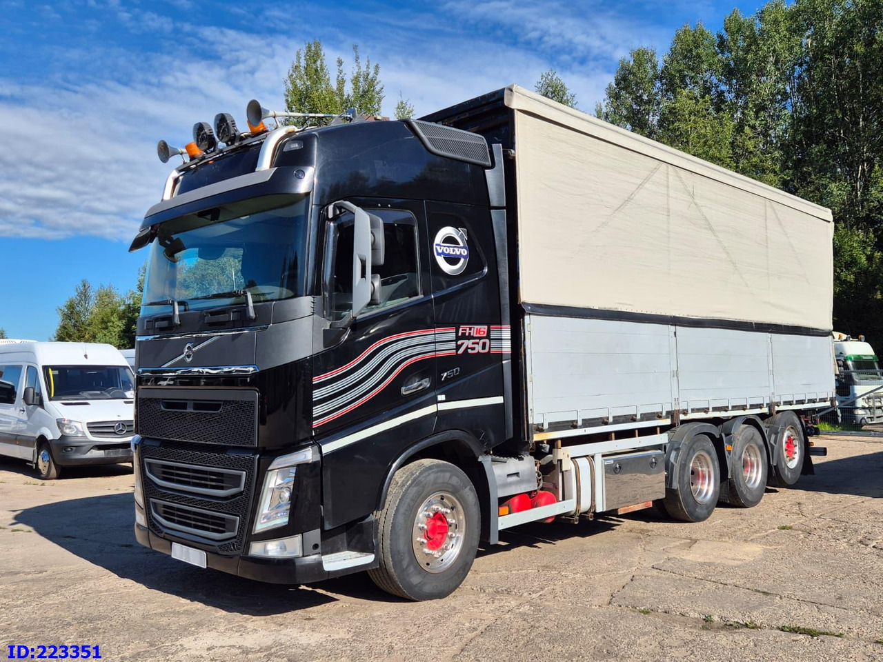 VOLVO FH16 750HP - 8x4-Steering axle - Camión lona: foto 1 VOLVO FH16 750HP - 8x4-Steering axle - Camión lona: foto 1