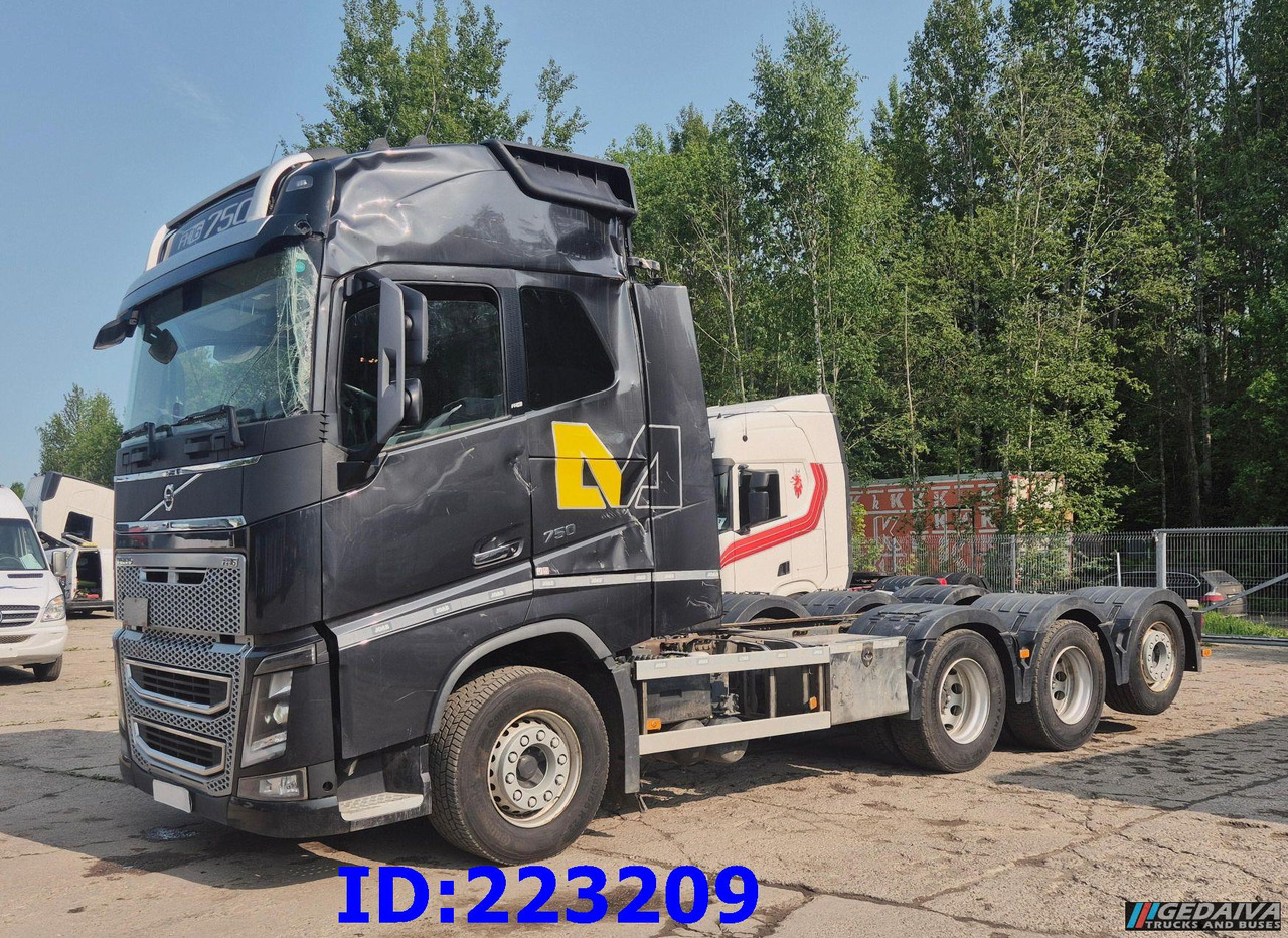 VOLVO FH16 750HP 8x4 Steering axle - Camión chasis: foto 3 VOLVO FH16 750HP 8x4 Steering axle - Camión chasis: foto 3