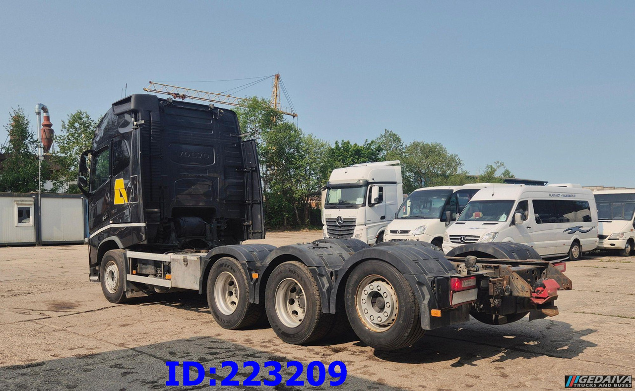 VOLVO FH16 750HP 8x4 Steering axle - Camión chasis: foto 4 VOLVO FH16 750HP 8x4 Steering axle - Camión chasis: foto 4