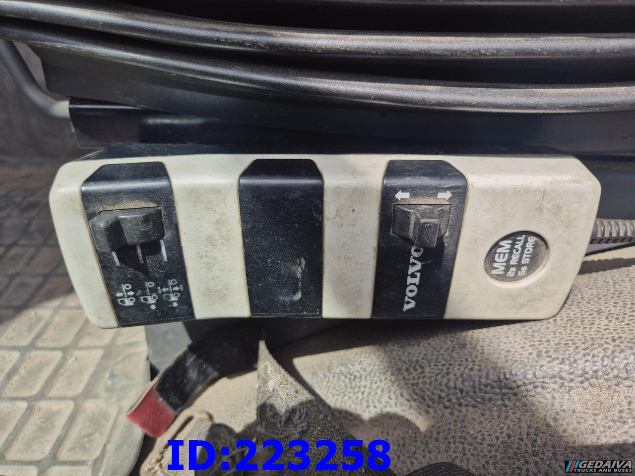 Camión caja abierta VOLVO FM9 300HP 6x2 + HIAB 144B -3 CL: foto 15