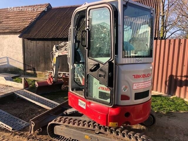 Miniexcavadora Takeuchi TB325: foto 1