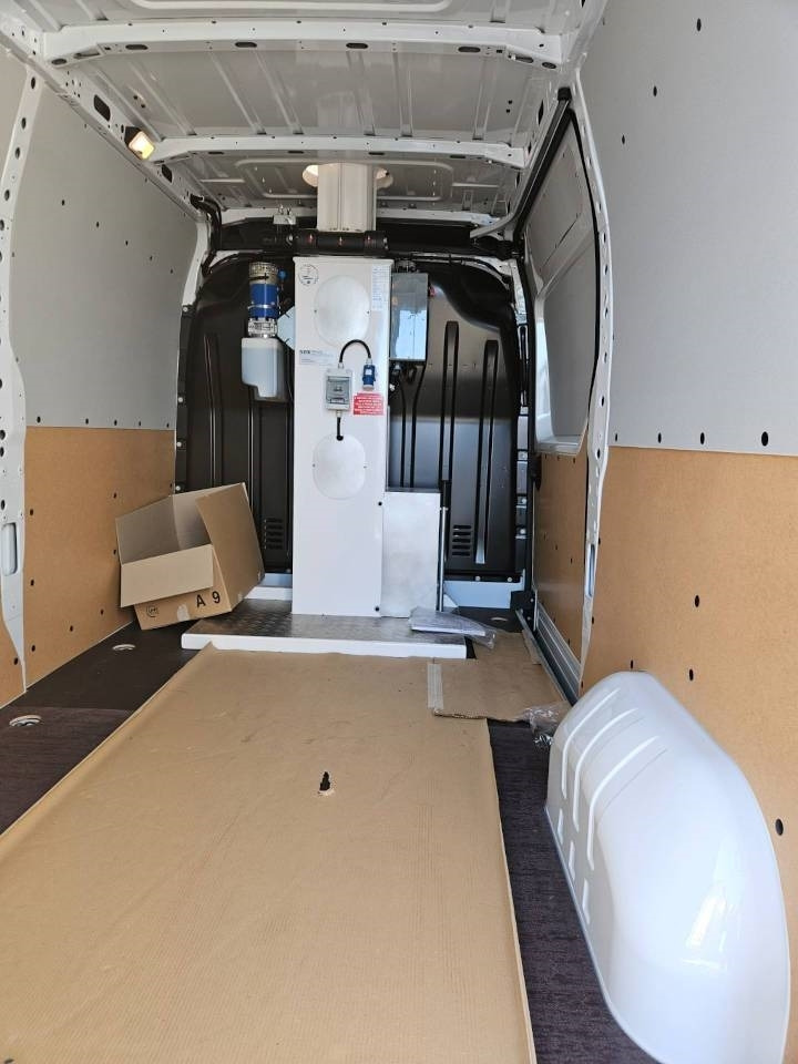 CTE VAN FT 121 - Camión con plataforma elevadora: foto 4 CTE VAN FT 121 - Camión con plataforma elevadora: foto 4