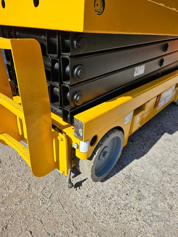 Haulotte Compact 10 N - Plataforma de tijeras: foto 3 Haulotte Compact 10 N - Plataforma de tijeras: foto 3