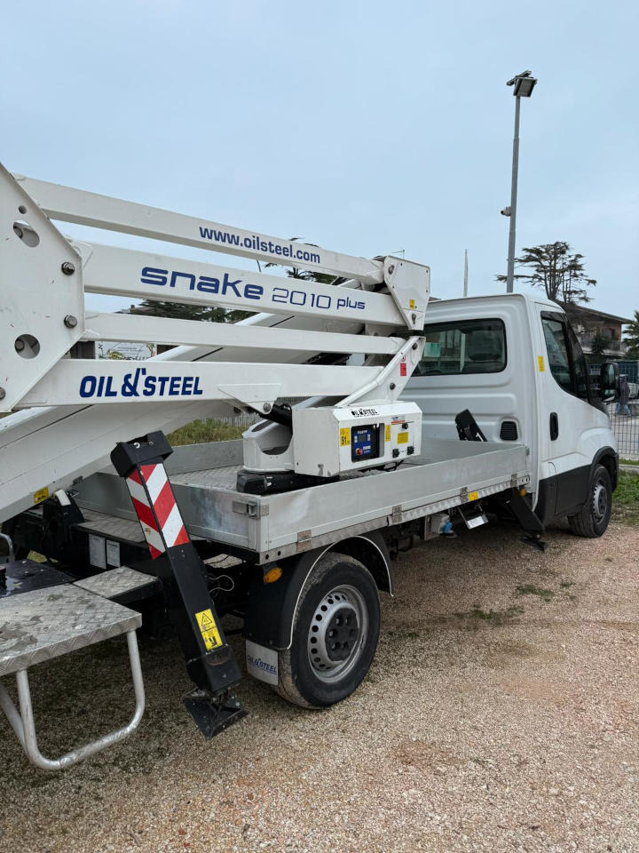 OIL&STEEL 20.10 Plus - Camión con plataforma elevadora: foto 1 OIL&STEEL 20.10 Plus - Camión con plataforma elevadora: foto 1