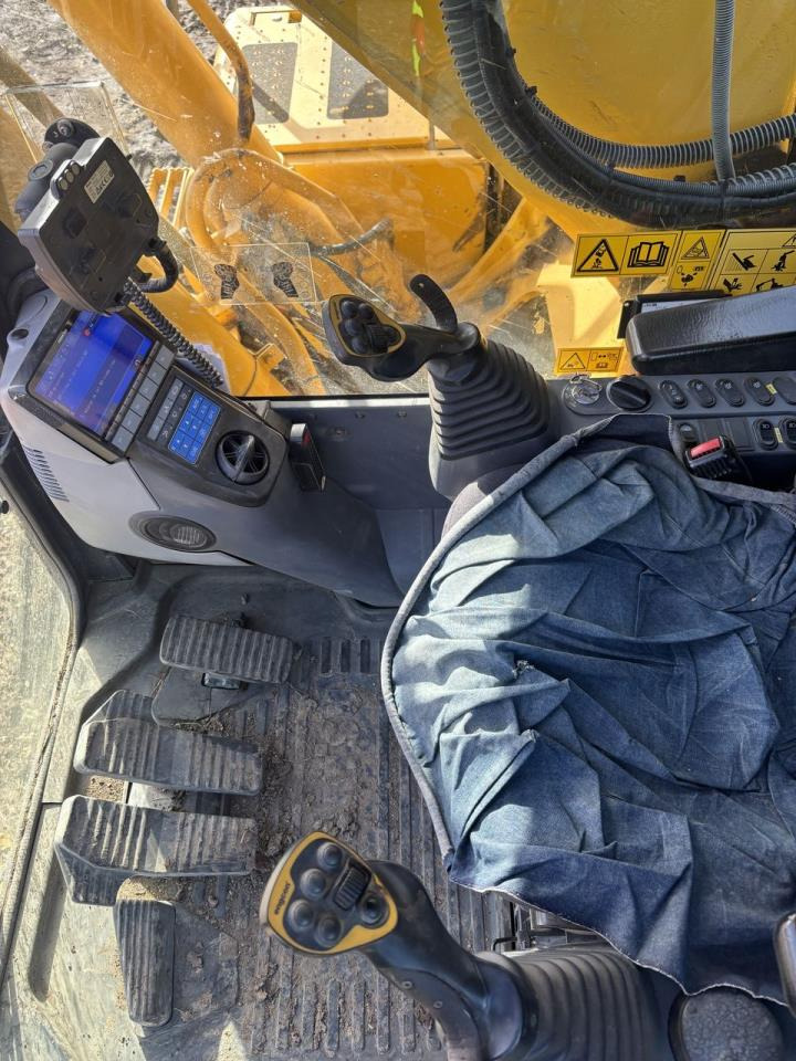 Komatsu PC240LC-11 - Excavadora de cadenas: foto 3 Komatsu PC240LC-11 - Excavadora de cadenas: foto 3