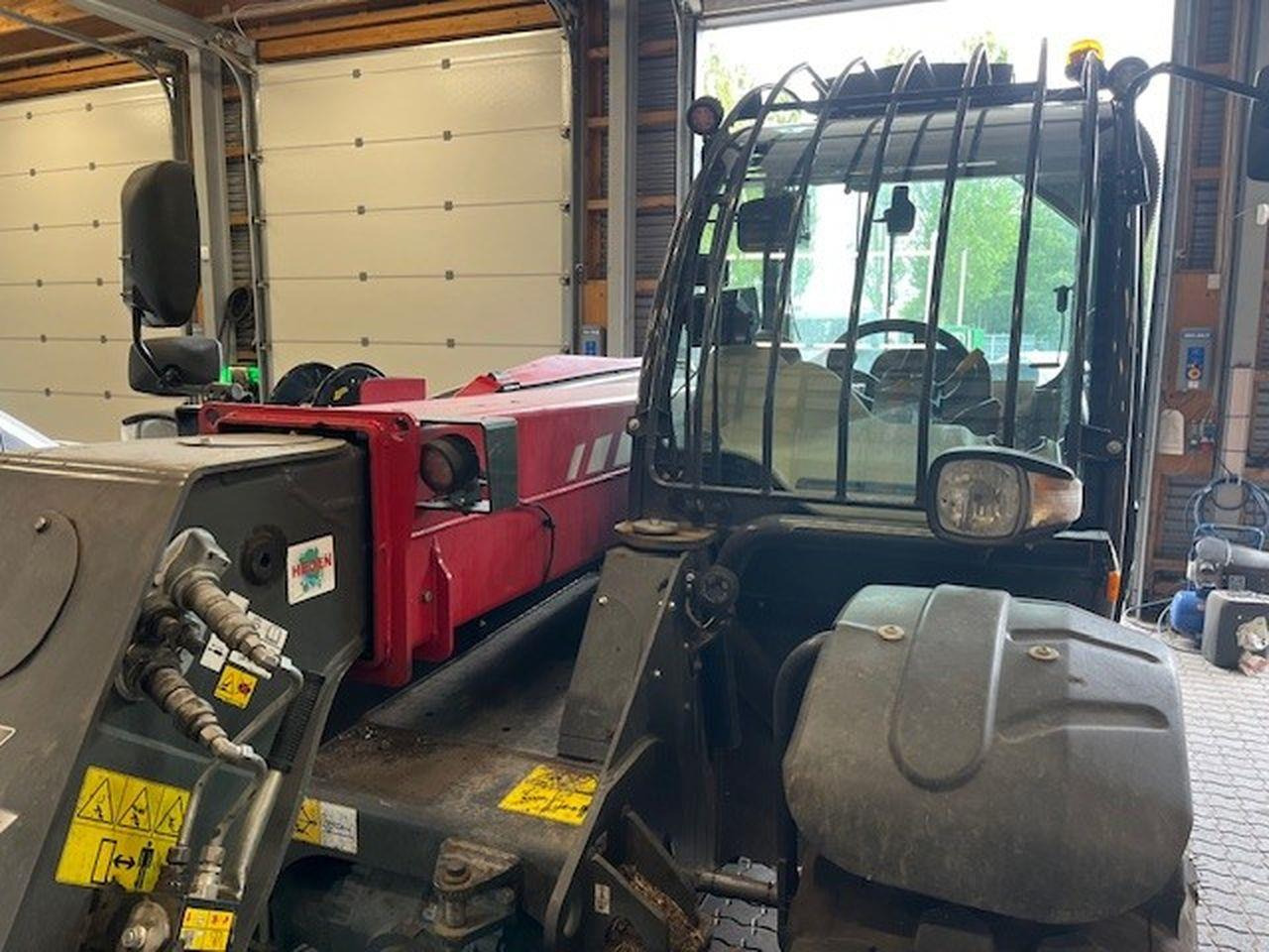 Massey Fergusson TH7038X - Manipulador telescópico: foto 3 Massey Fergusson TH7038X - Manipulador telescópico: foto 3