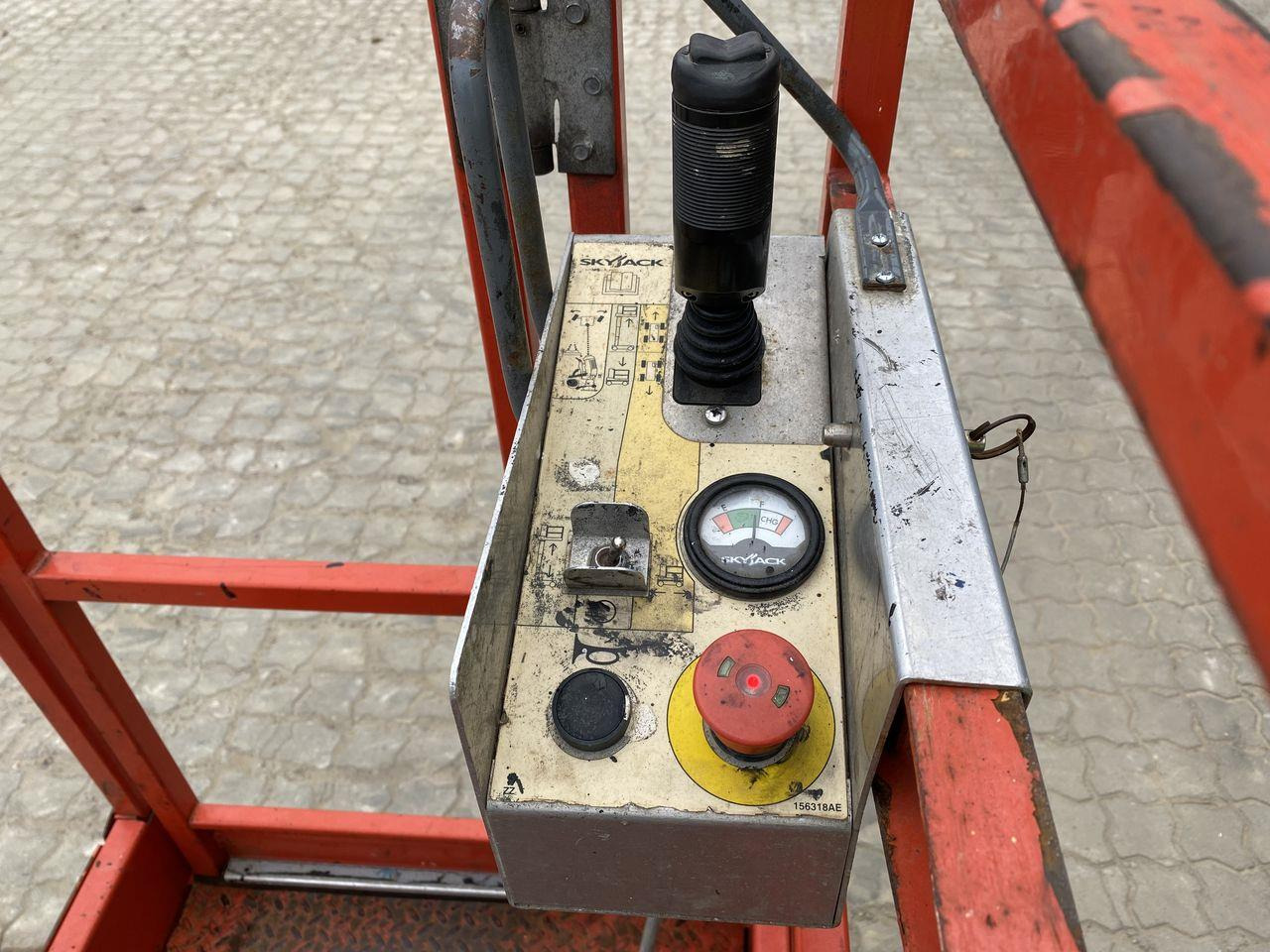 Skyjack SJ16 - Plataforma de mástil vertical: foto 3 Skyjack SJ16 - Plataforma de mástil vertical: foto 3