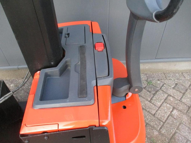 Apilador BT SWE 080L: foto 7 Apilador BT SWE 080L: foto 7