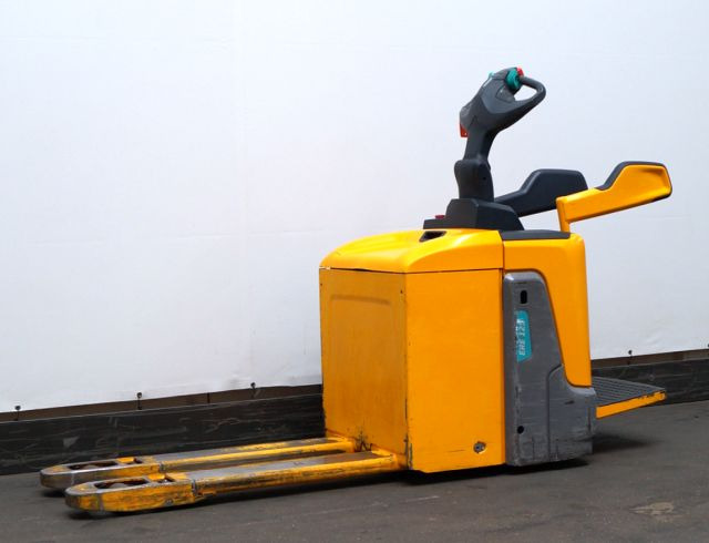 Jungheinrich ERE125 - Transpaleta: foto 1 Jungheinrich ERE125 - Transpaleta: foto 1