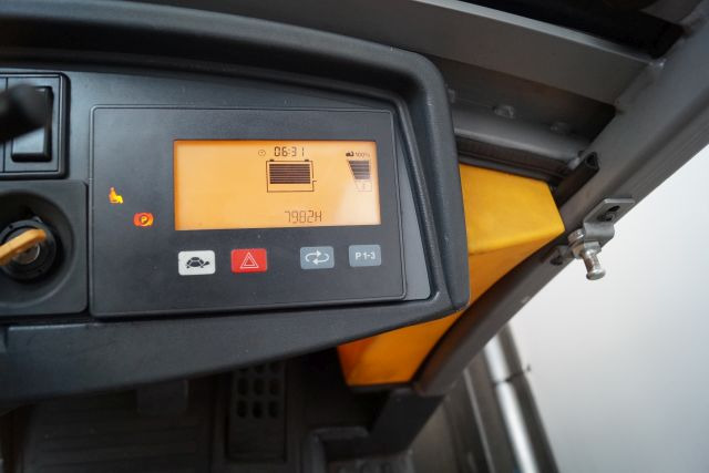 Jungheinrich EZS570 - Remolcadora: foto 4 Jungheinrich EZS570 - Remolcadora: foto 4