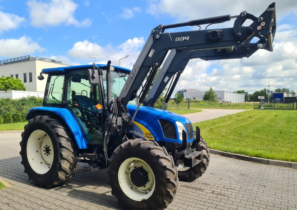New Holland T5040 - Tractor: foto 2 New Holland T5040 - Tractor: foto 2