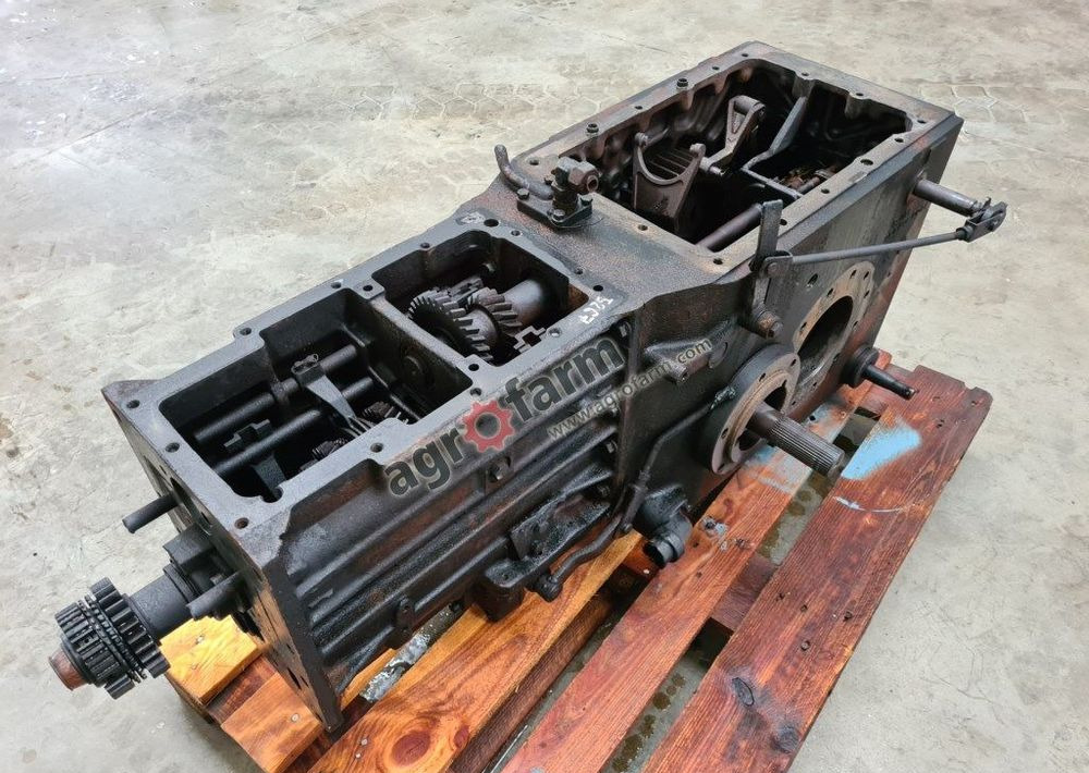 SKRZYNIA BIEGÓW Z MOSTEM TYLNYM RENAULT 75-34 - Caja de cambios: foto 2 SKRZYNIA BIEGÓW Z MOSTEM TYLNYM RENAULT 75-34 - Caja de cambios: foto 2