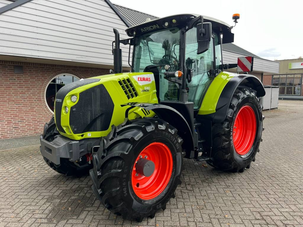 Claas Arion 530 CIS+ - Tractor: foto 1 Claas Arion 530 CIS+ - Tractor: foto 1