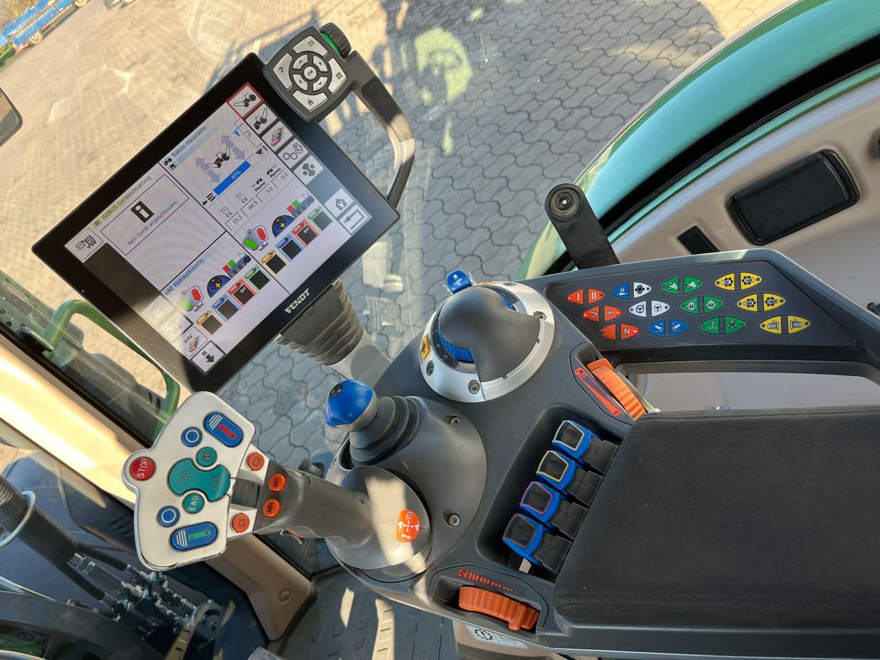 Tractor Fendt 722 Vario S4 ProfiPlus: foto 9