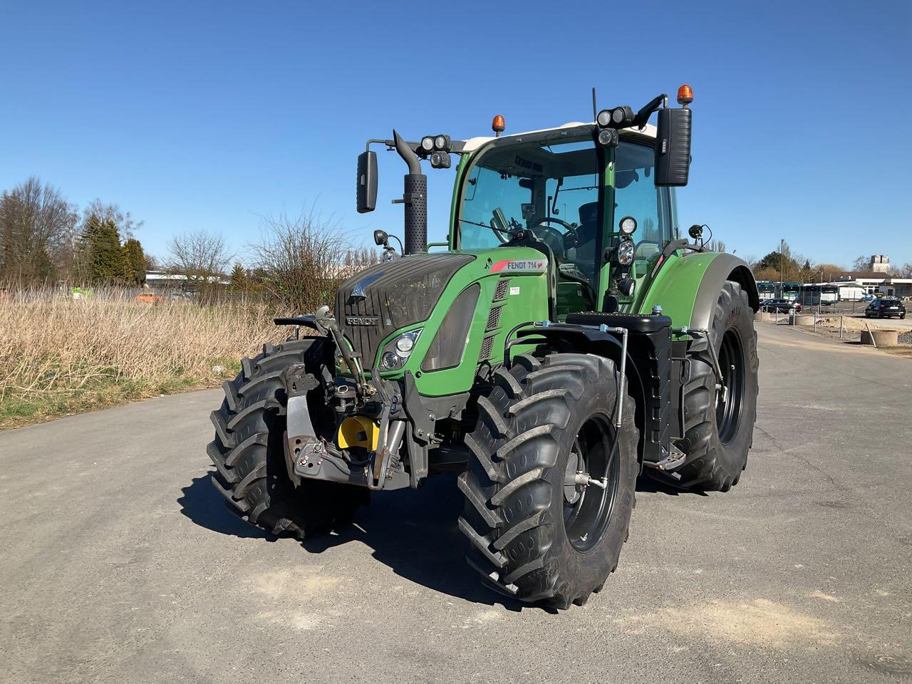 Fendt Vario 714 SCR Profi Plus - Tractor: foto 2 Fendt Vario 714 SCR Profi Plus - Tractor: foto 2