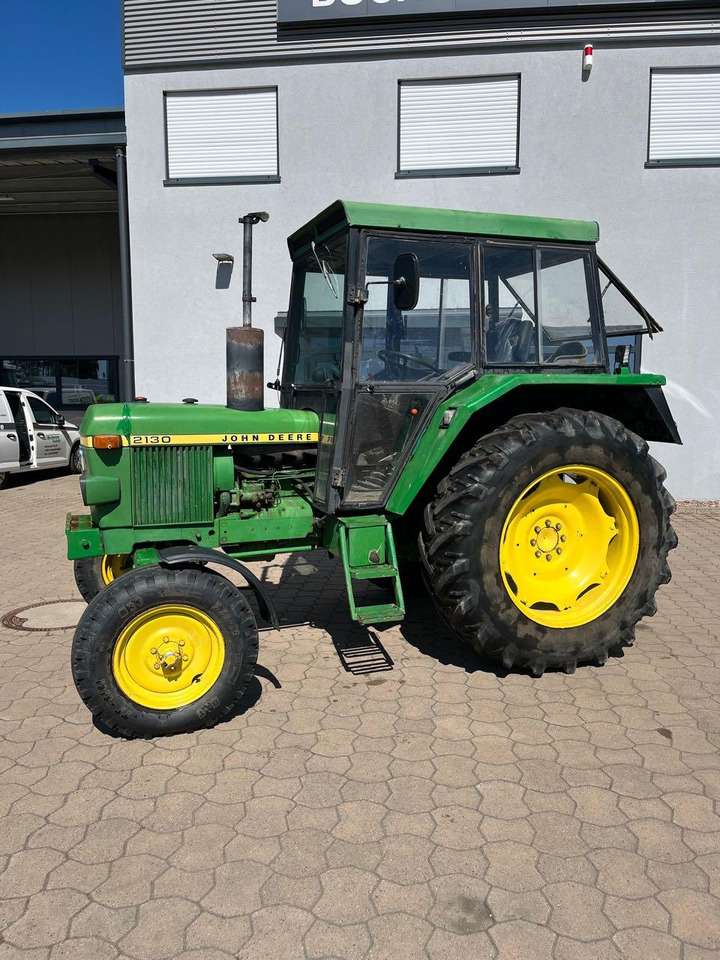 John Deere 2130 S - Tractor: foto 1 John Deere 2130 S - Tractor: foto 1