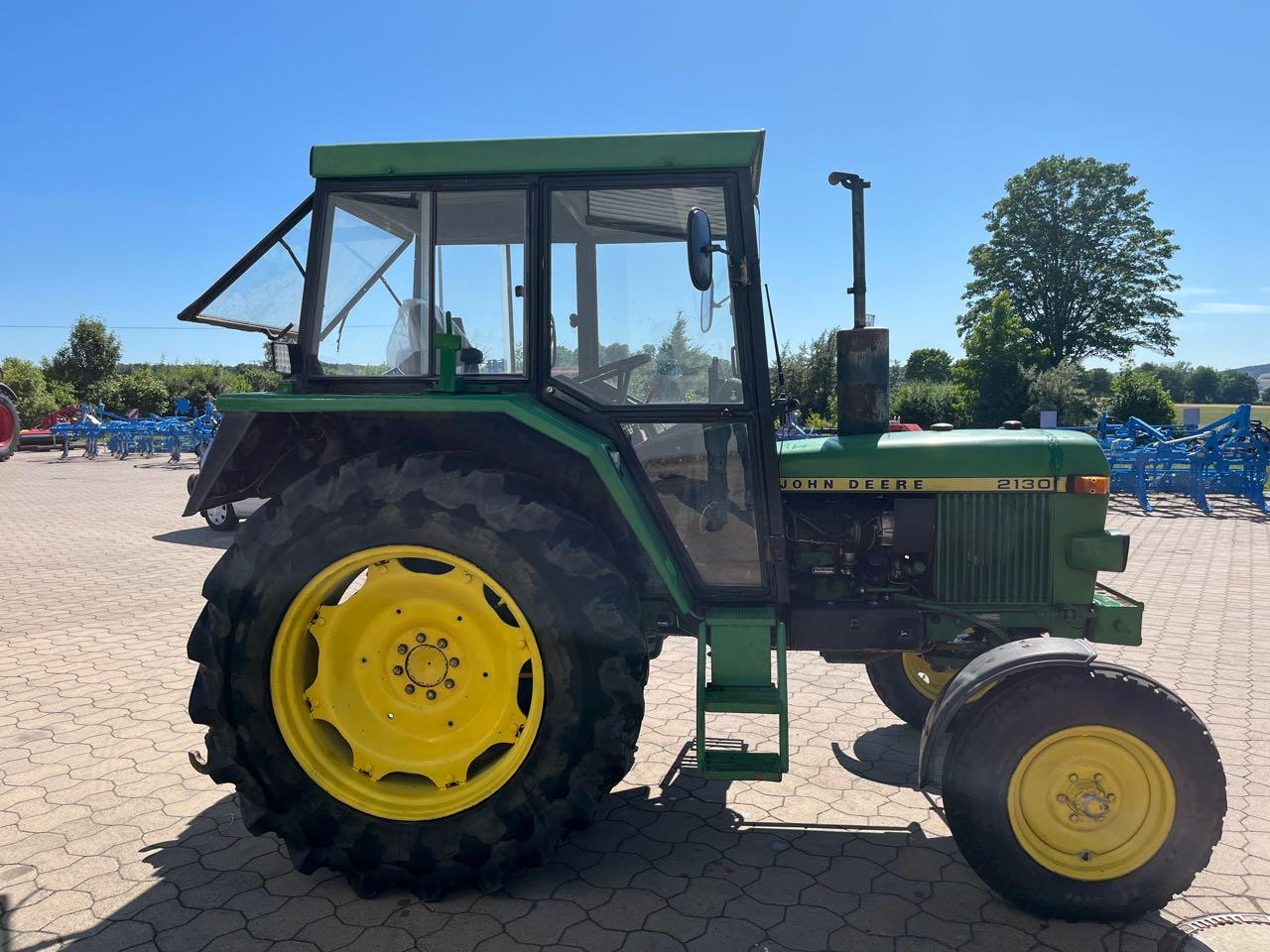 John Deere 2130 S - Tractor: foto 2 John Deere 2130 S - Tractor: foto 2