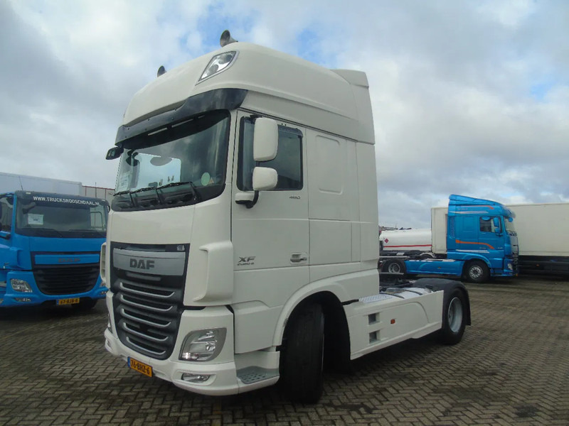 DAF XF 460 + EURO 6 + SSC - Cabeza tractora: foto 2 DAF XF 460 + EURO 6 + SSC - Cabeza tractora: foto 2