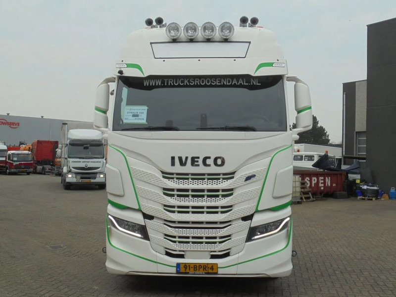 Iveco S-WAY 460+ Euro 6 + LNG + CNG + Retarder - Cabeza tractora: foto 2 Iveco S-WAY 460+ Euro 6 + LNG + CNG + Retarder - Cabeza tractora: foto 2