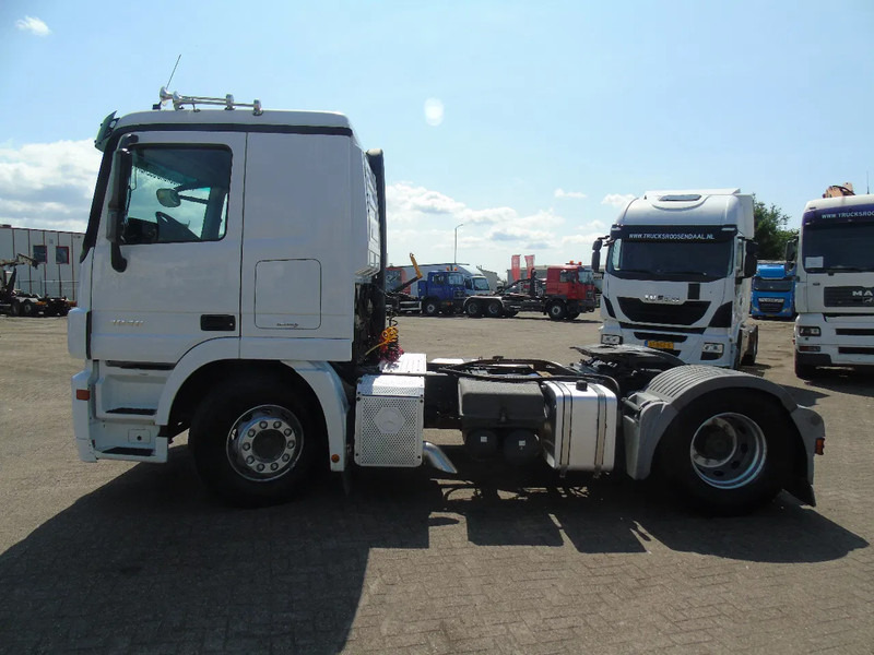 Mercedes-Benz Actros 1846 + RETARDER + EURO 5 + MP3 + 2 PEDALS + PTO - Cabeza tractora: foto 3 Mercedes-Benz Actros 1846 + RETARDER + EURO 5 + MP3 + 2 PEDALS + PTO - Cabeza tractora: foto 3
