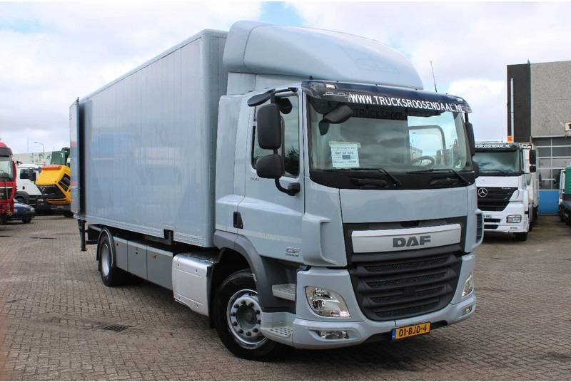 DAF CF 400 + EURO 6 + 19t - Camión caja cerrada: foto 3 DAF CF 400 + EURO 6 + 19t - Camión caja cerrada: foto 3