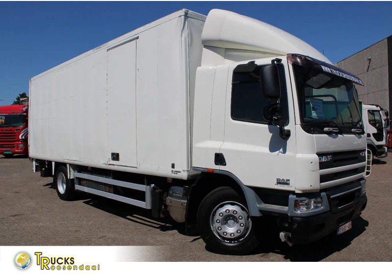 DAF CF 75.250 + LIFT - Camión caja cerrada: foto 1 DAF CF 75.250 + LIFT - Camión caja cerrada: foto 1