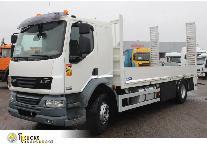 DAF LF 55.220 + EURO 5 - Camión portavehículos: foto 1 DAF LF 55.220 + EURO 5 - Camión portavehículos: foto 1