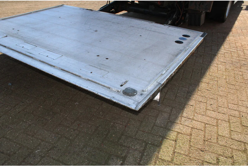 Camión caja cerrada Iveco Eurocargo 120E25 + MANUAL: foto 9