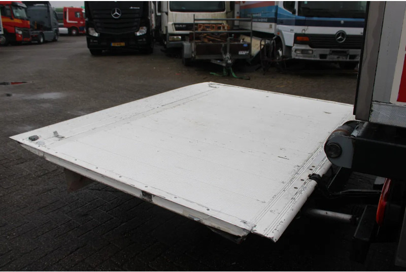 Camión frigorífico Iveco Eurocargo 140e22 + EURO 6 + LOW KM + chereau: foto 17