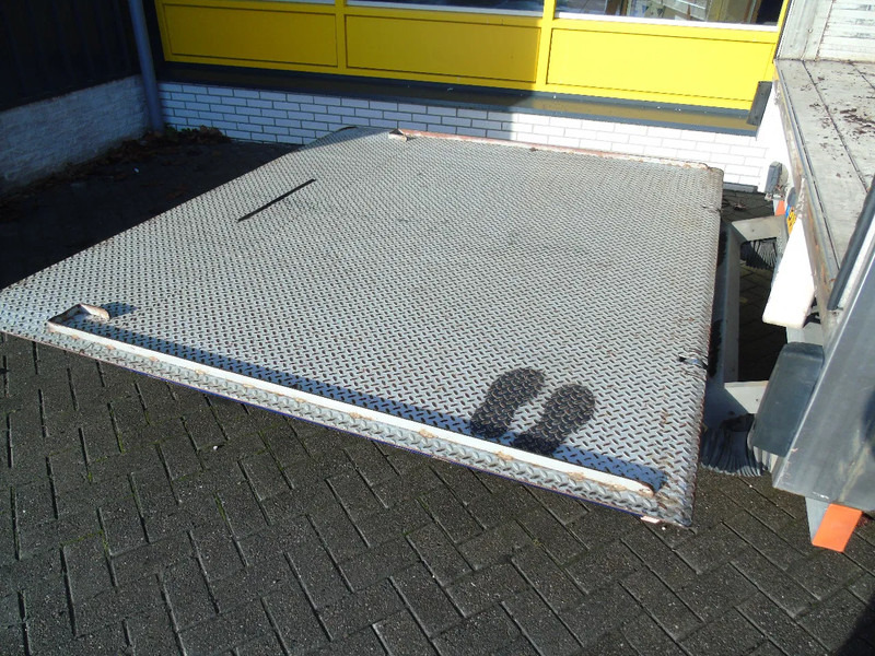 Camión caja cerrada Iveco Stralis 430 + 6X2 + LIFT: foto 11 Camión caja cerrada Iveco Stralis 430 + 6X2 + LIFT: foto 11