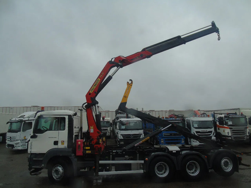 MAN TGS 35.440 + PALFINGER 24500 + 8X4 + EURO 5 + REMOTE - Camión grúa: foto 2 MAN TGS 35.440 + PALFINGER 24500 + 8X4 + EURO 5 + REMOTE - Camión grúa: foto 2