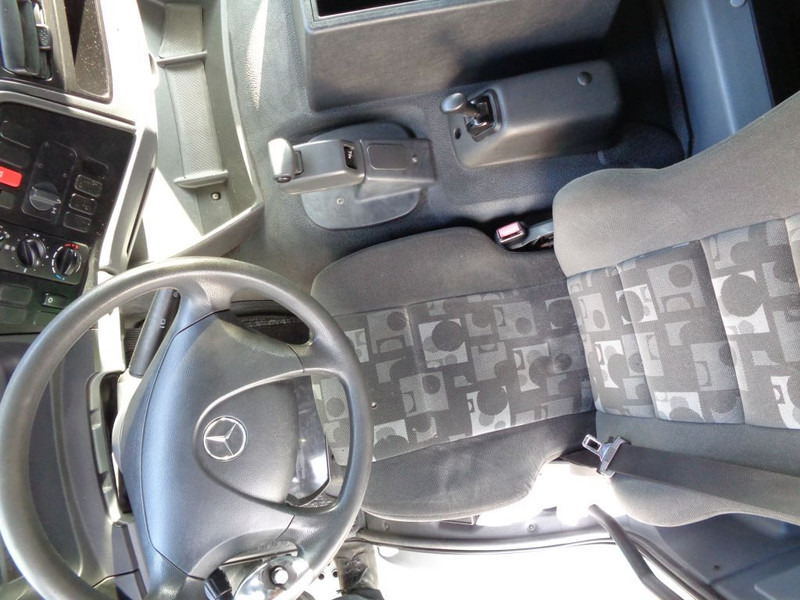 Mercedes-Benz AXOR 1823 + Dhollandia Lift - Camión caja cerrada: foto 5 Mercedes-Benz AXOR 1823 + Dhollandia Lift - Camión caja cerrada: foto 5