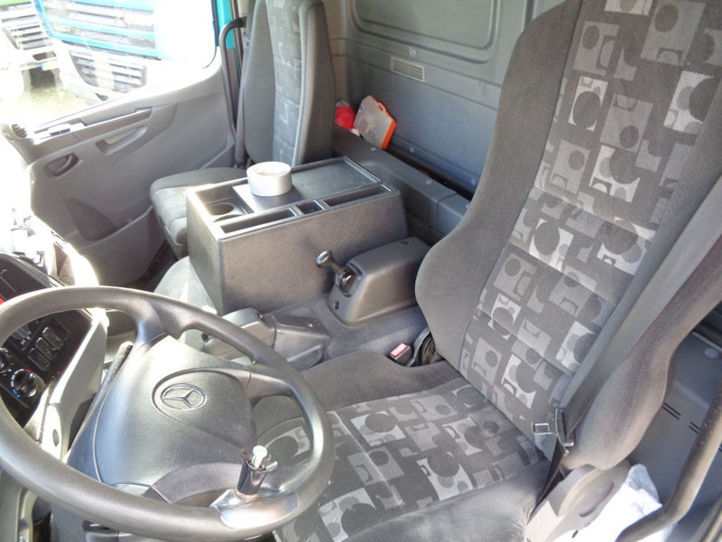 Mercedes-Benz AXOR 1823 + Dhollandia Lift - Camión caja cerrada: foto 4 Mercedes-Benz AXOR 1823 + Dhollandia Lift - Camión caja cerrada: foto 4