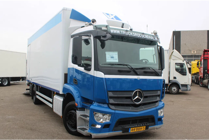 Mercedes-Benz Antos 360 + euro 6 + lift - Camión caja cerrada: foto 3 Mercedes-Benz Antos 360 + euro 6 + lift - Camión caja cerrada: foto 3