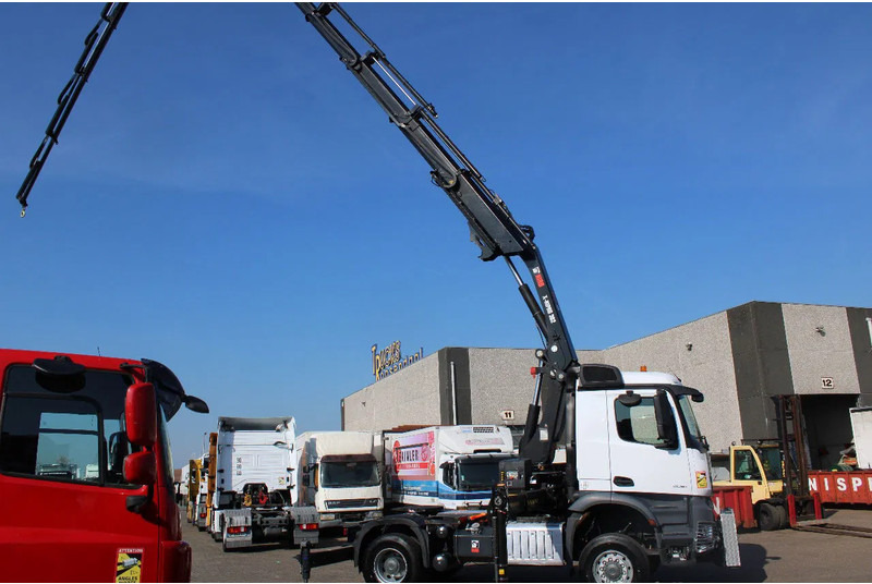 Mercedes-Benz Arocs 2051 + 4X4 + HIAB 302 E6 / JIB 70 X 4 + 10 EXTENTSIONS / NEW!! - Camión grúa: foto 2 Mercedes-Benz Arocs 2051 + 4X4 + HIAB 302 E6 / JIB 70 X 4 + 10 EXTENTSIONS / NEW!! - Camión grúa: foto 2