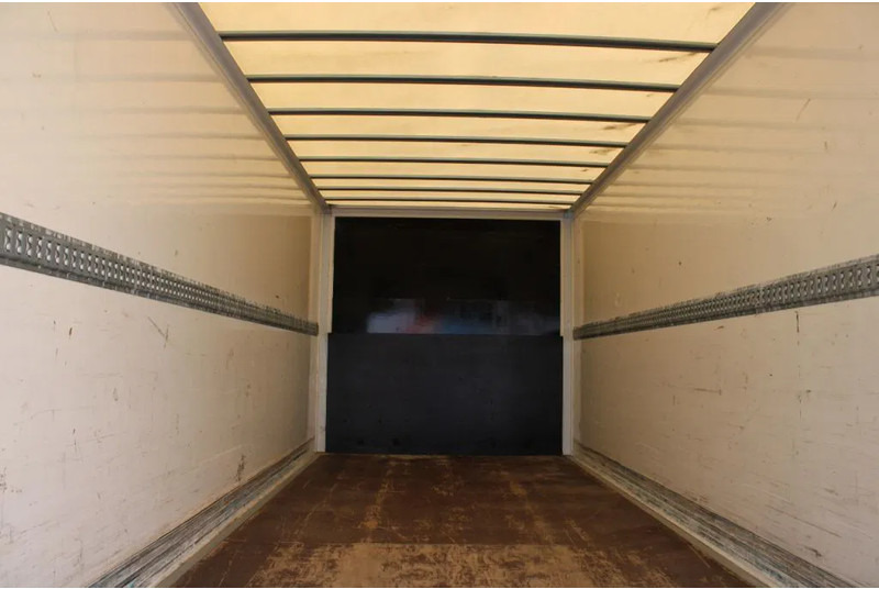 Mercedes-Benz Atego 1221 + EURO 6 + LIFT + 12t - Camión caja cerrada: foto 5 Mercedes-Benz Atego 1221 + EURO 6 + LIFT + 12t - Camión caja cerrada: foto 5