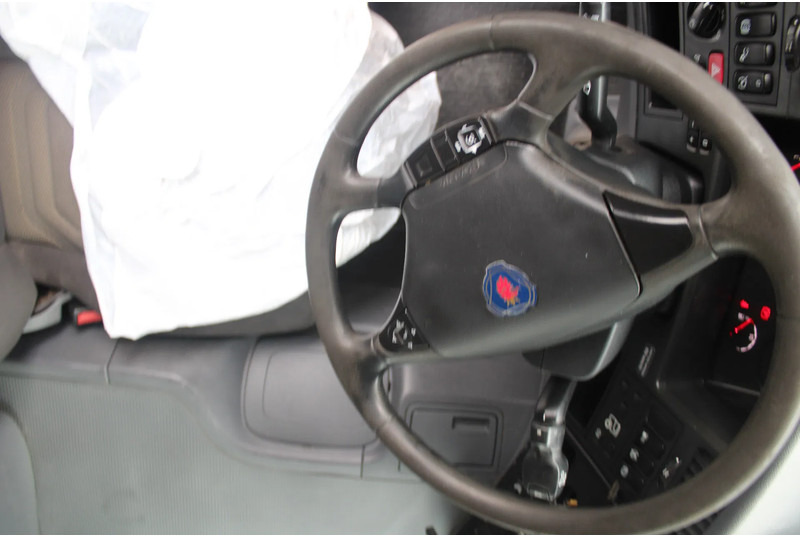 Foto del interior 2: Camión caja cerrada Scania P230 + LIFT + EURO 5