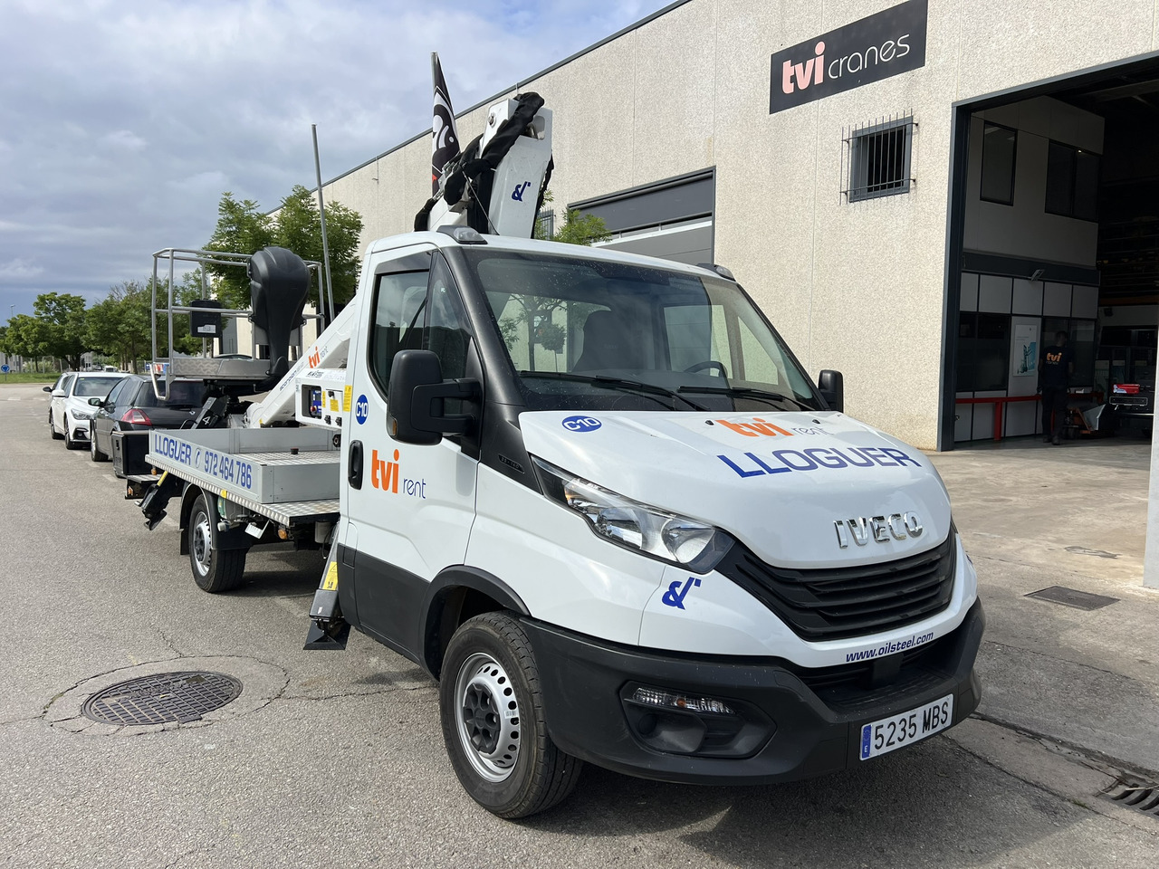 Iveco Daily + Oil&Steel Scorpion 1812 Smart Iveco Daily + Oil&Steel Scorpion 1812 Smart - Camión con plataforma elevadora: foto 3 Iveco Daily + Oil&Steel Scorpion 1812 Smart Iveco Daily + Oil&Steel Scorpion 1812 Smart - Camión con plataforma elevadora: foto 3